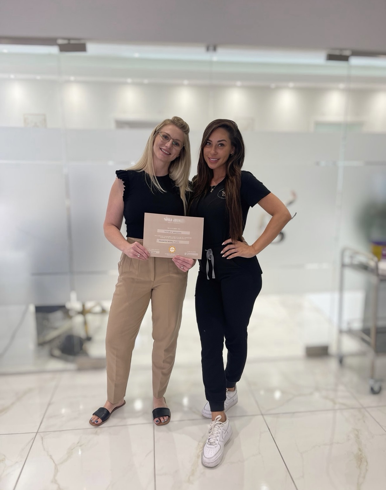 Victoria Watkinson and Hayley at Sisu'amor during Victoria's early career